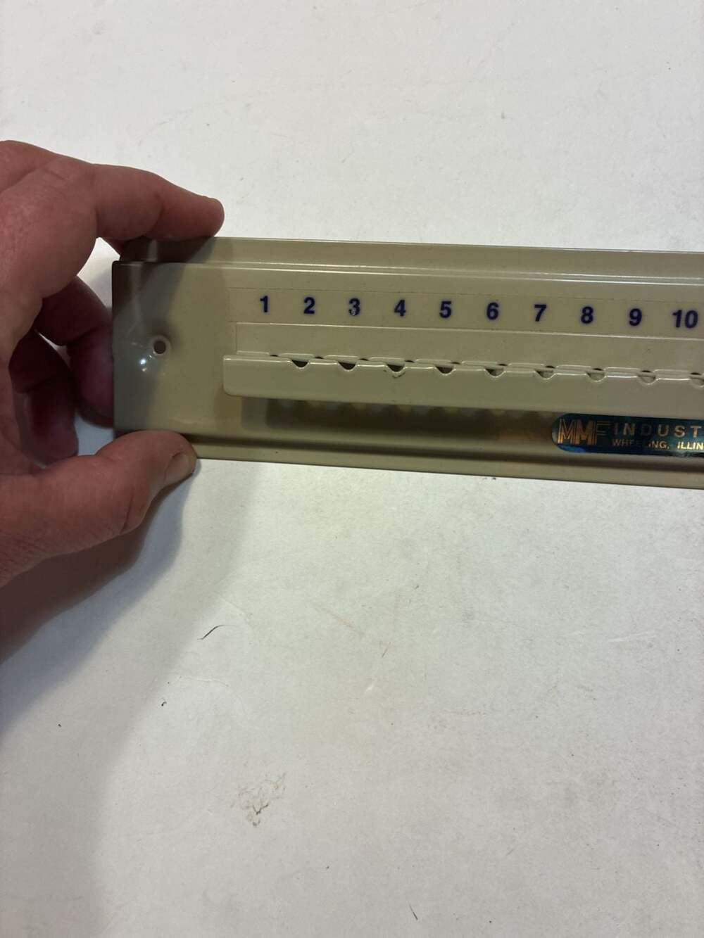 MMF Industries 20-Key Capacity Key Rack with Snap-Hook Key Tags